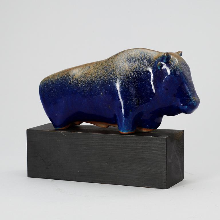 An Ulla & Gustav Kraitz blue glazed stoneware bull, Fogdarp, Förslövsholm.