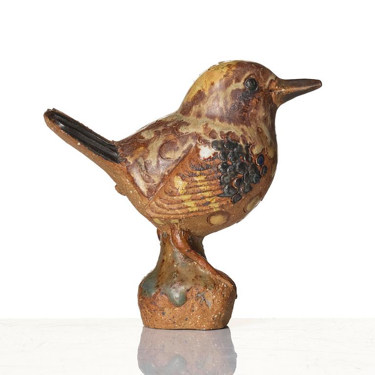 Tyra Lundgren, a stoneware sculpture of a bird, own studio, Bredkvie, Sweden.