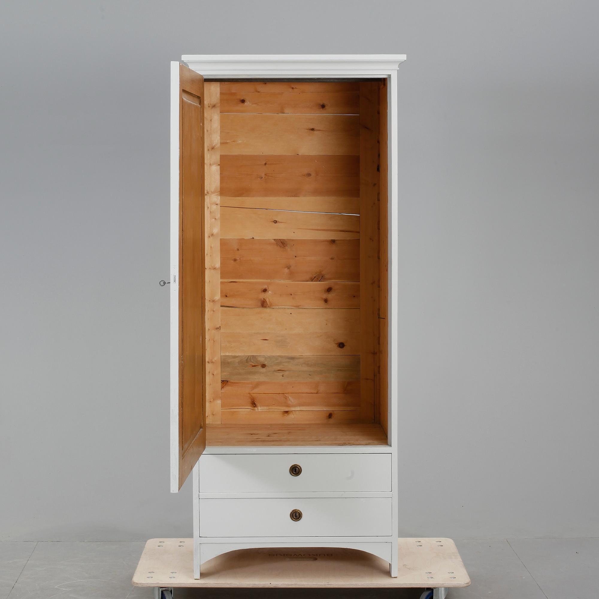 KLÄDSKÅP, 1910/20-tal.