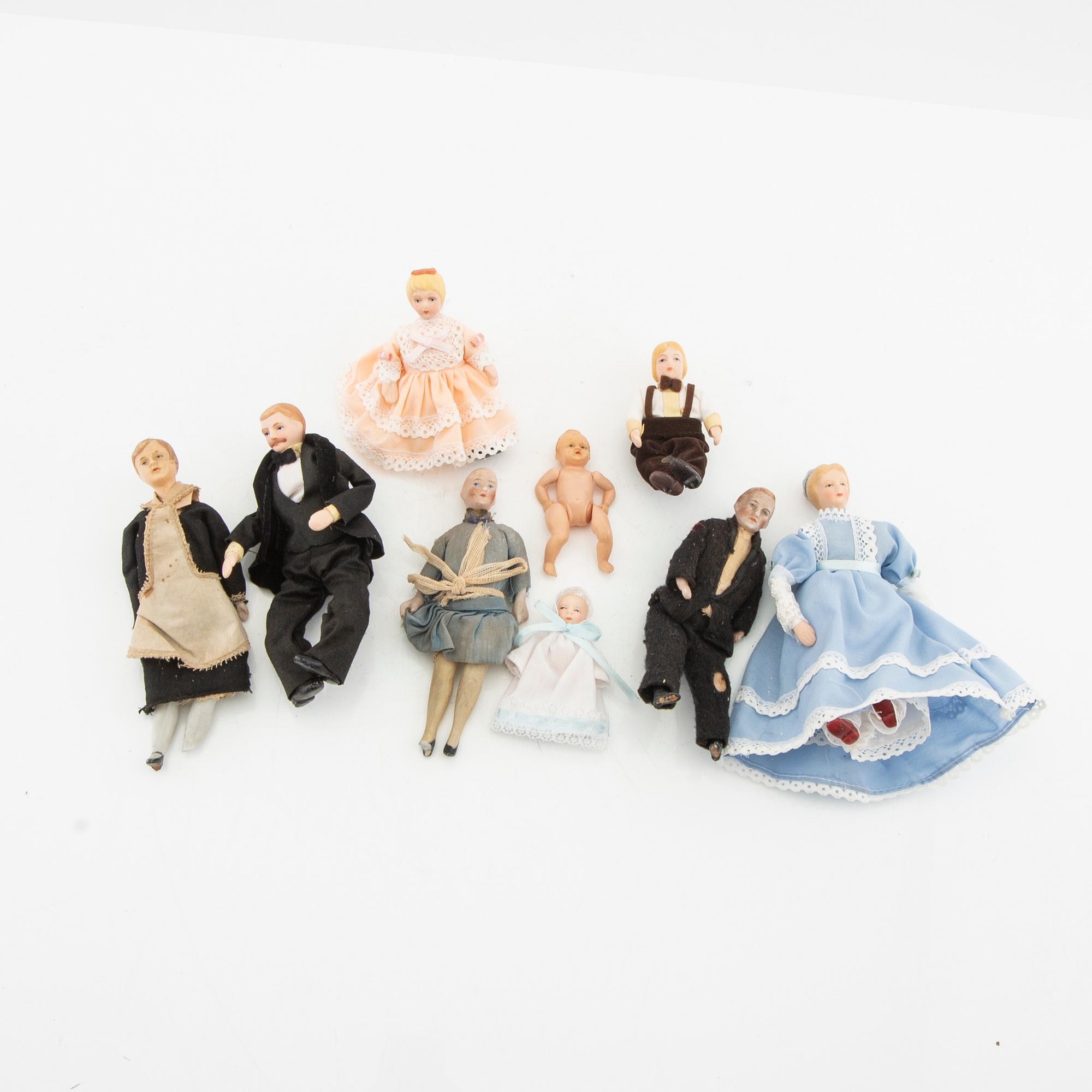 Dollhouse Furniture and Dolls from the 20th Century.