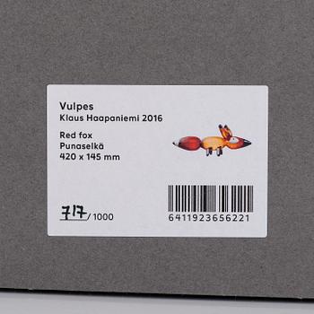 Klaus Haapaniemi, veistos, lasia, "Punaselkä", Iittala. Signeerattu Klaus H. Iittala 717/1000.