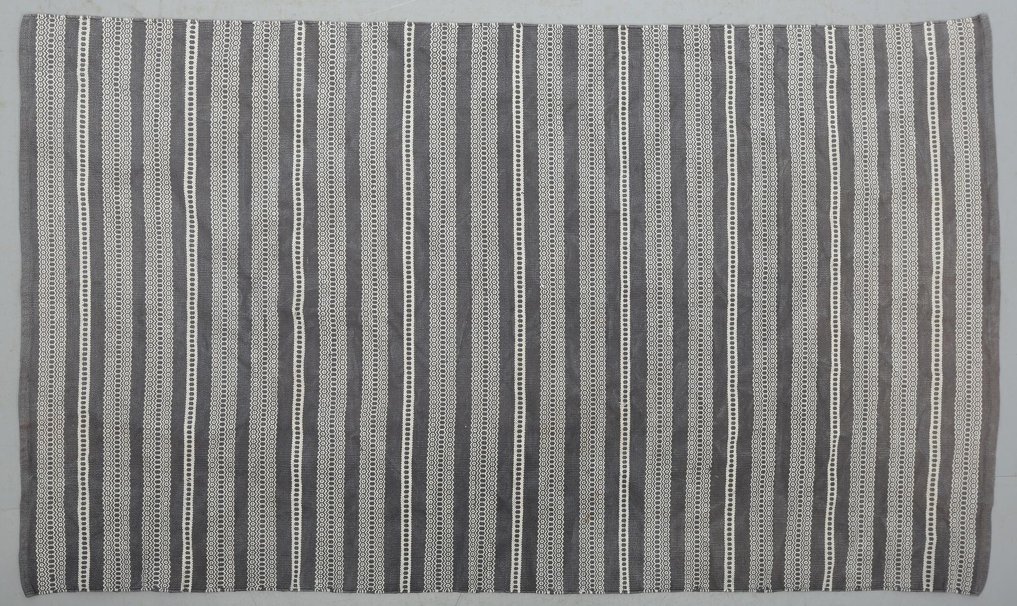 MATTA, 1900-talets andra hälft. Ca 204 x 124 xm.