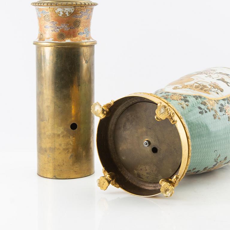 Bordslampa troligen Japan tidigt 1900-tal porslin och metall.