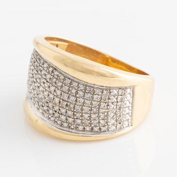 Ring, gold, with small diamonds.