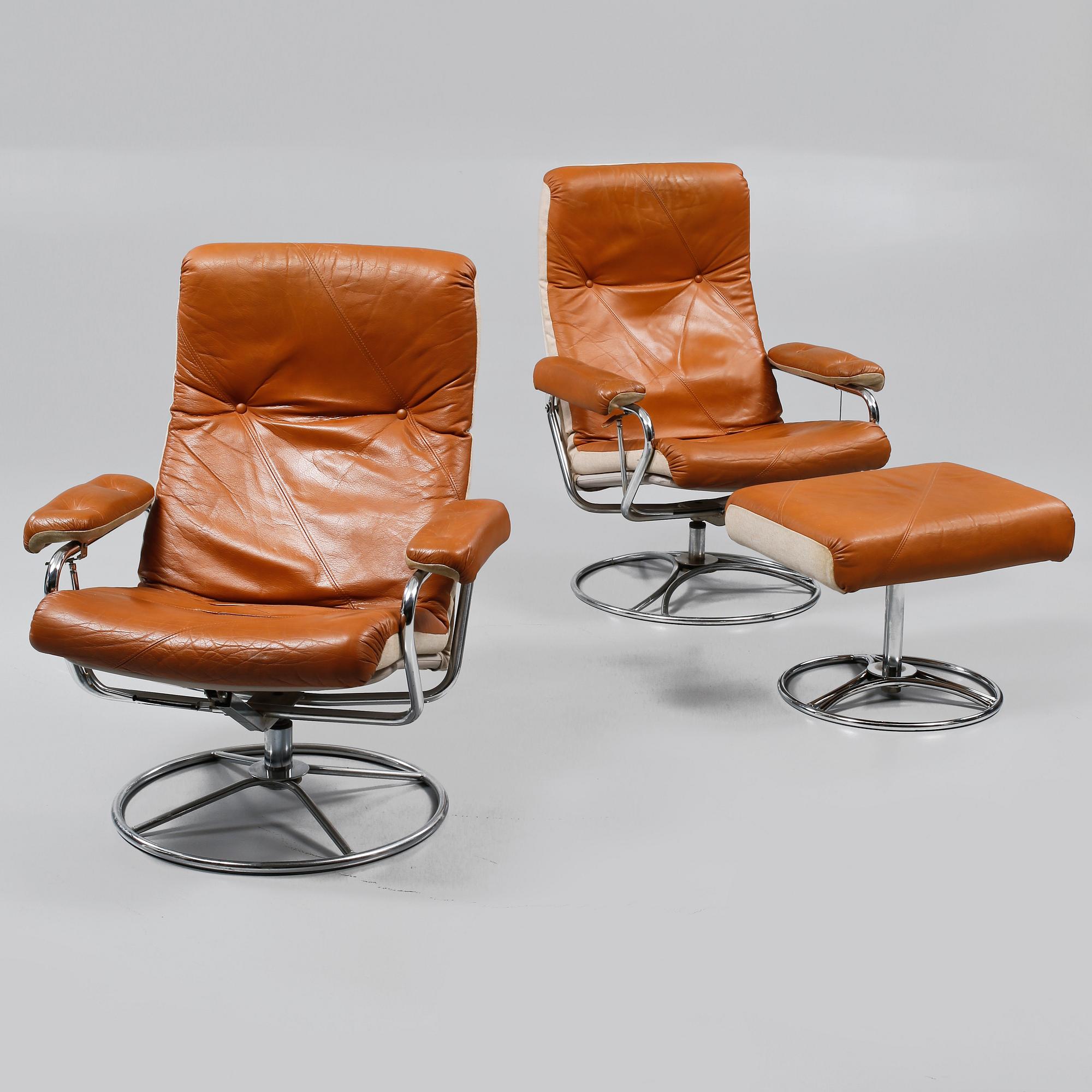 FÅTÖLJER, ett par, samt FOTPALL, 1900-talets andra hälft.