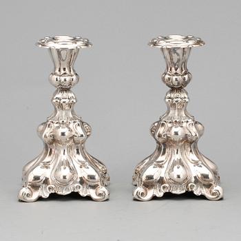 LJUSSTAKAR, ett par, silver barockstil. Svenska importstämplar 830, 1900-tal.