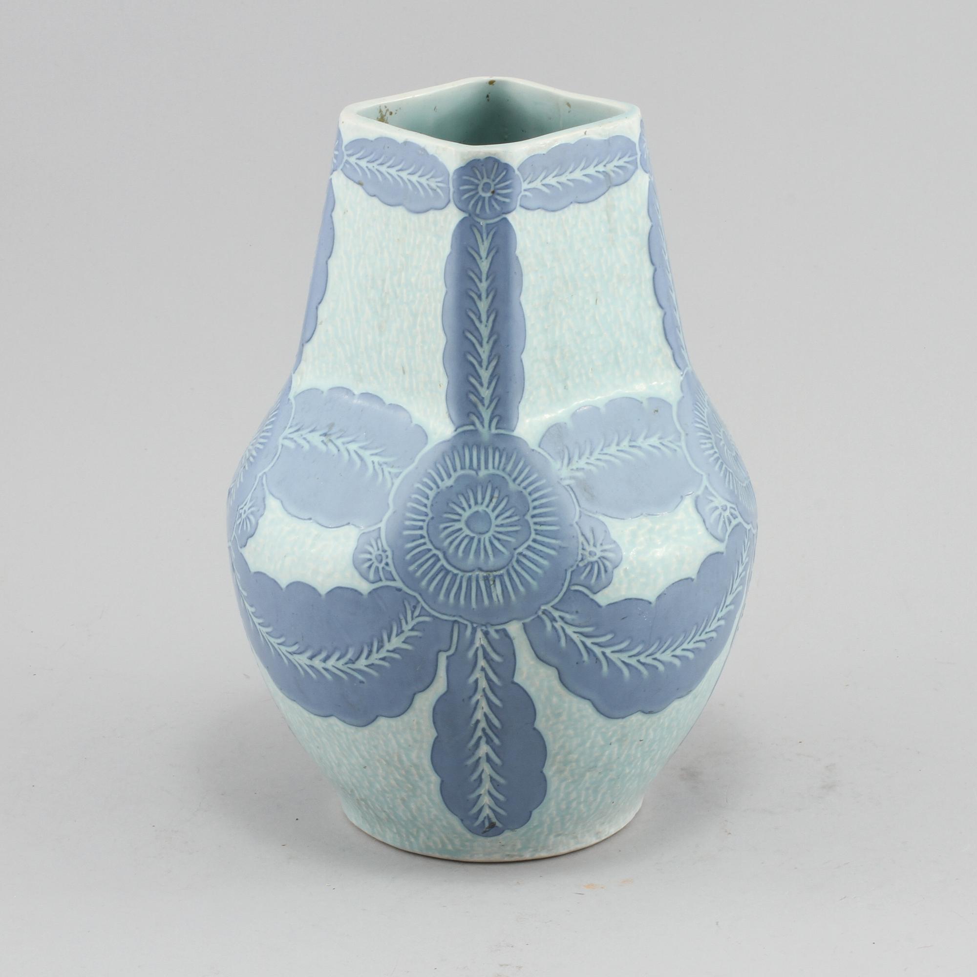 VAS, stengods, sgrafitto, Josef Ekberg, Gustafsberg, signerad och daterad 1919.