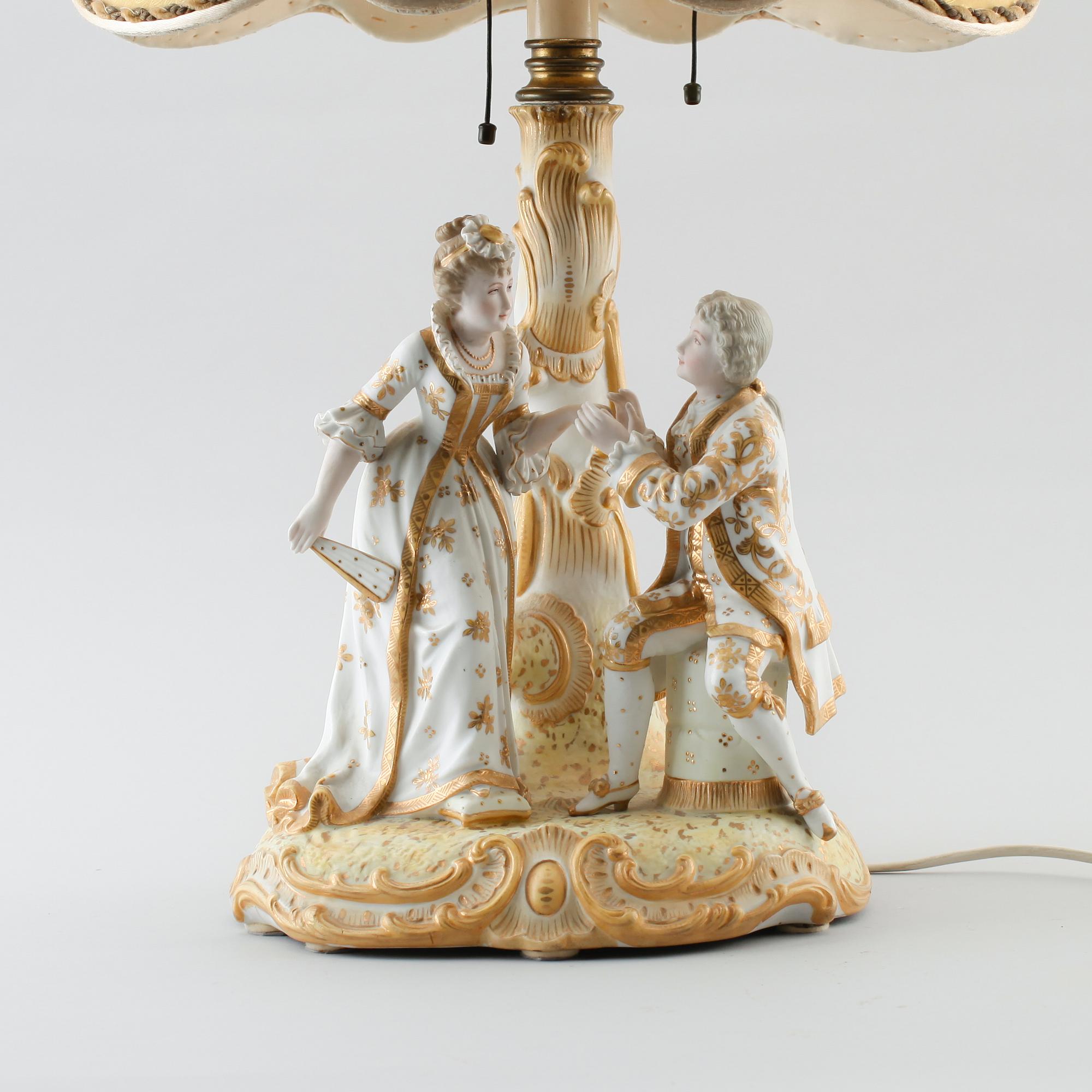 BORDSLAMPA, porslin, rokokostil, 1900-talets första hälft.