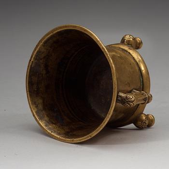 RÖKELSEKAR, kopparlegering. Qingdynastin, troligen 1700-tal med Xuandes sex karaktärers märke.