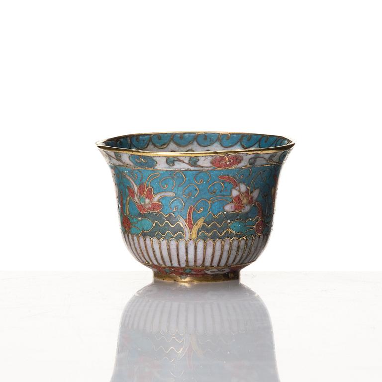 Kopp samt fat, cloisonné. Ming dynastin (1368-1644).