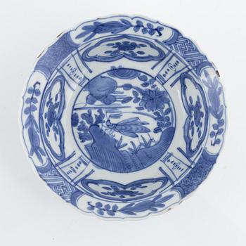 A Chinese porcelain vase and a Japanese Ming-style bowl, around the year 1900.