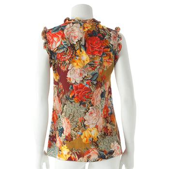 DOLCE & GABBANA, a floralpatterned blendmaterial top.