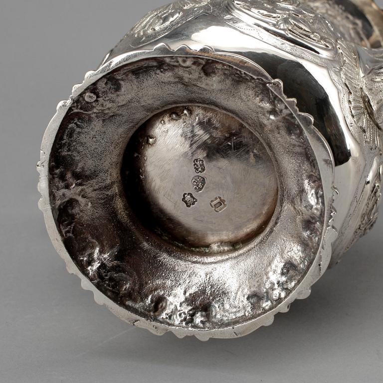 KAFFEKANNA, silver, London England 1835. Vikt ca 940 gram.