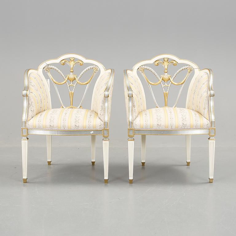 FÅTÖLJER, ett par, Louis XVI-stil, modern tillverkning.