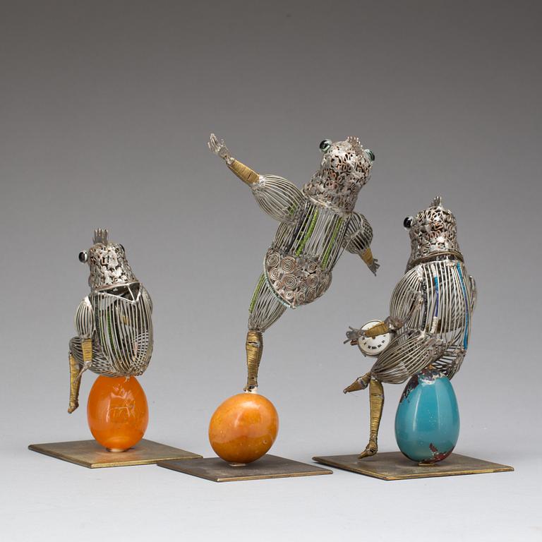 SKULPTURER, 3 st, blandteknik, signerade Noel. 1980-tal.