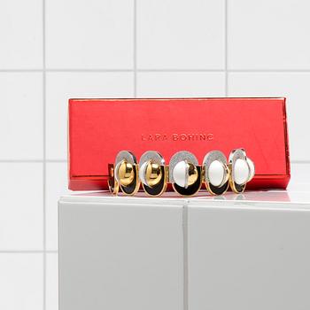 ARMBAND, Lara Bohinc.