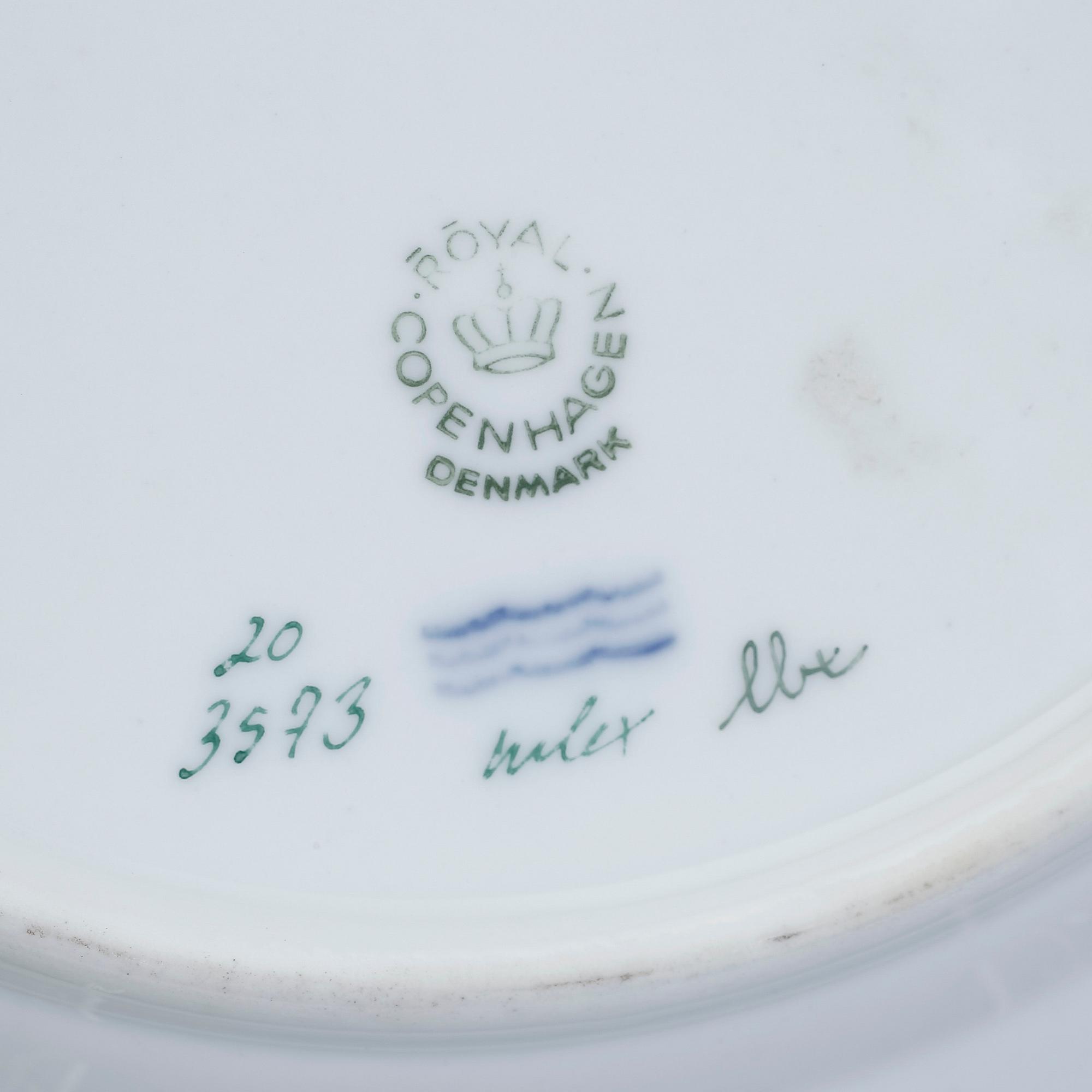 ASSIETTER 4 st, porslin. "Flora Danica", Royal Copenhagen.