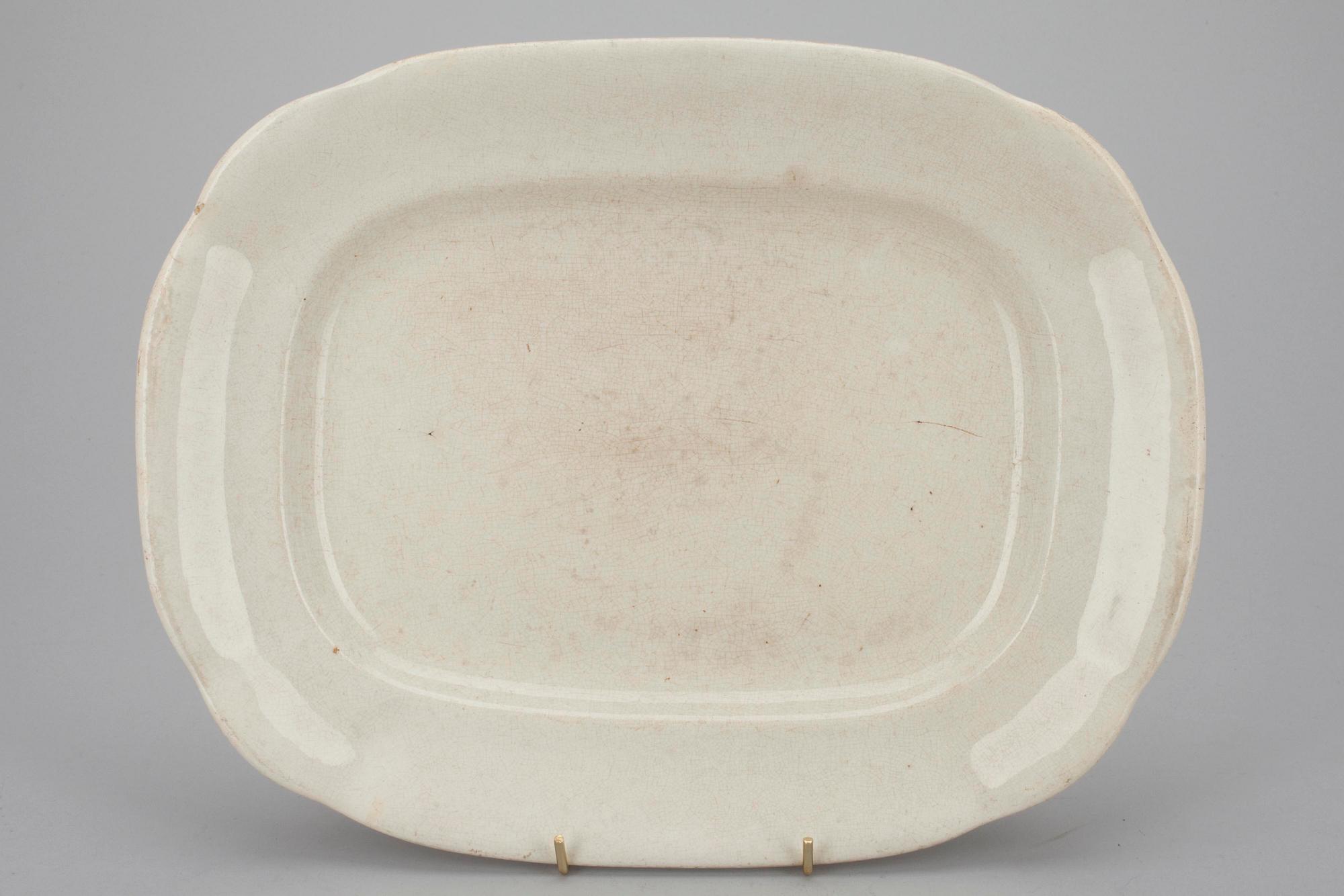 TERRINER, 2 st, fajans, Wedgewood 1800-talets början samt STEKFAT, fajans, Arabia ca 1900.