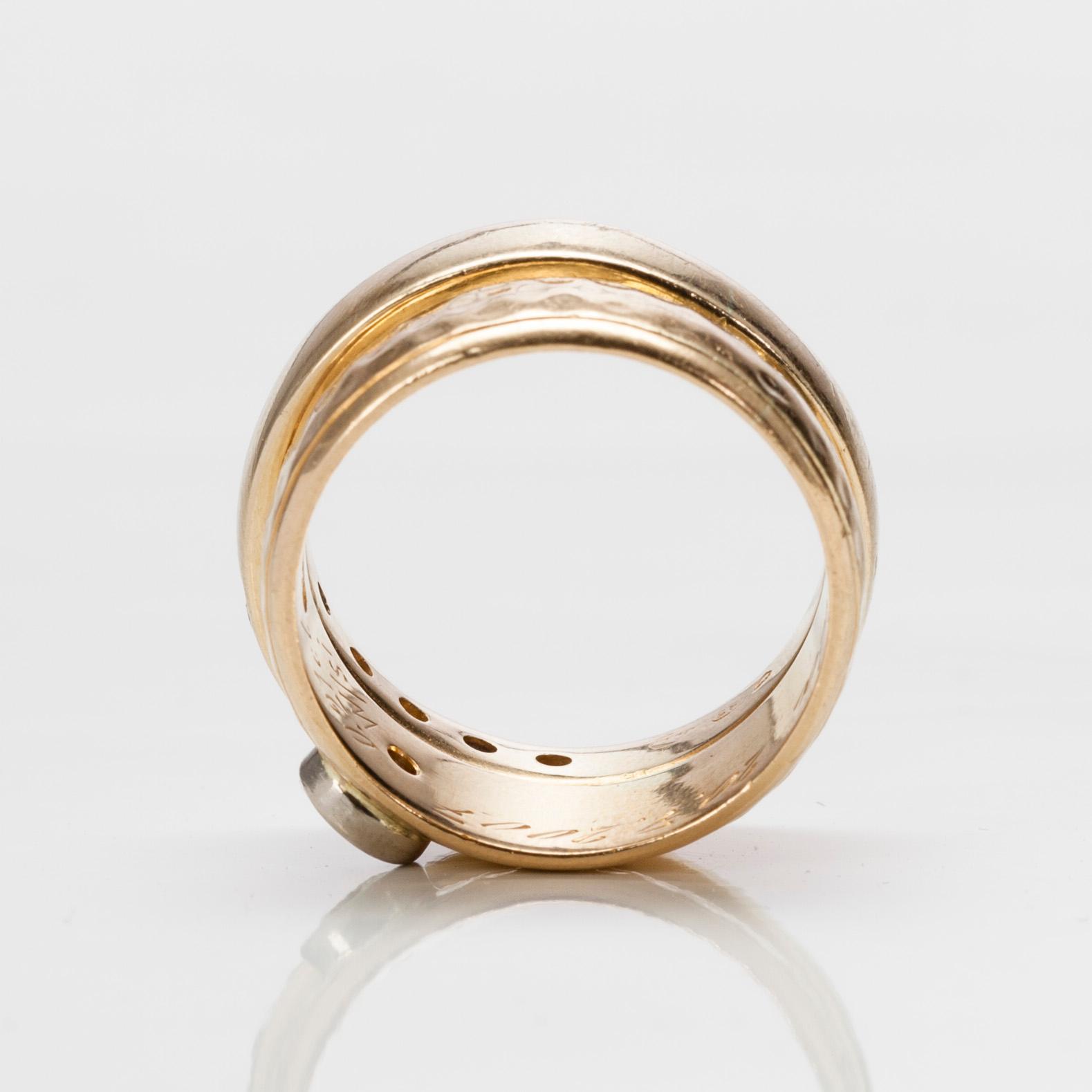RING, guld 14K och 18K, briljantslipade tot. 0,51 ct. Vikt 10,4 g.