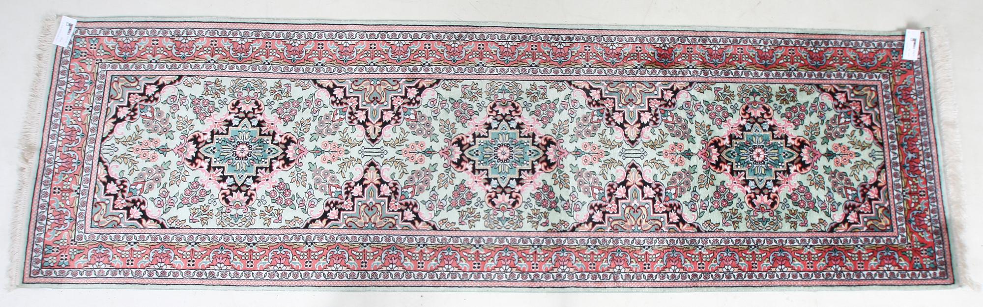 MATTA, orientalisk. 302 x 93.