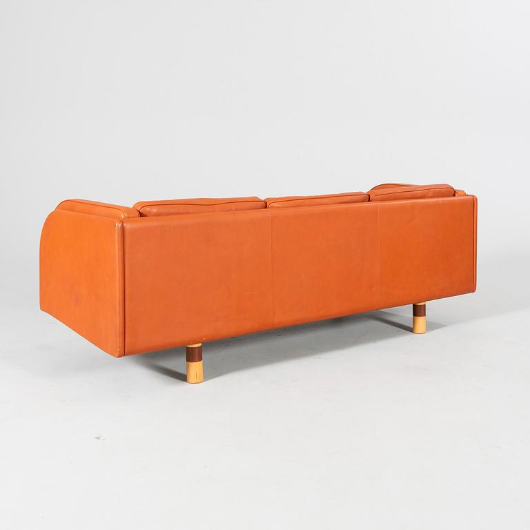 A "EJ20" sofa and armchair by Jørgen Gammelgaard for Erik Jørgensen from the late 20th century.