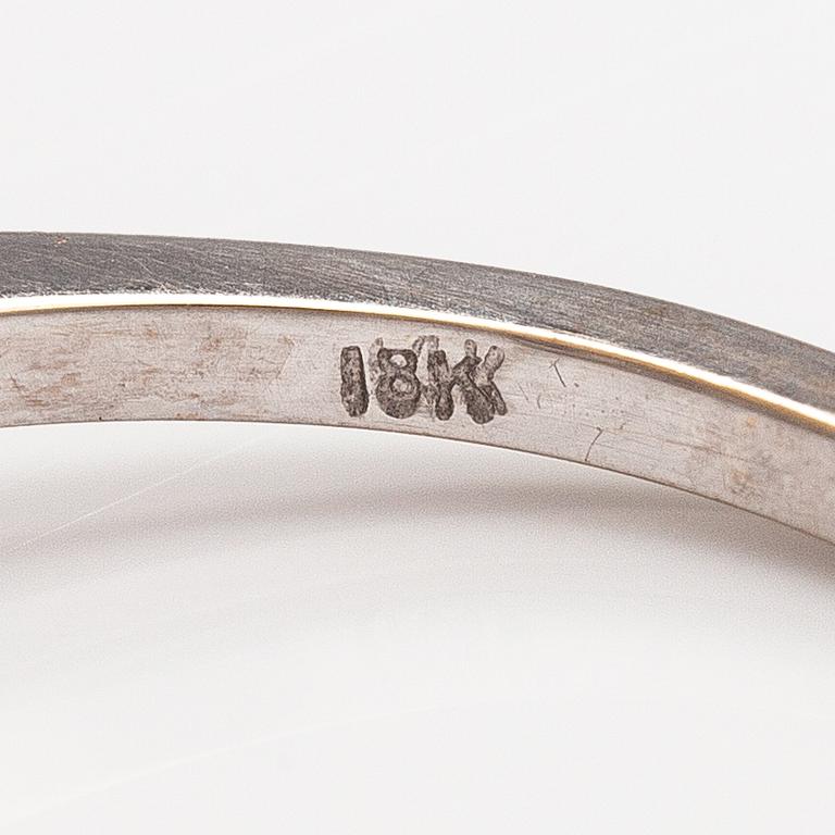 An 18K white god ring with diamonds ca. 0.87 ct in total. ITD, Espoo.