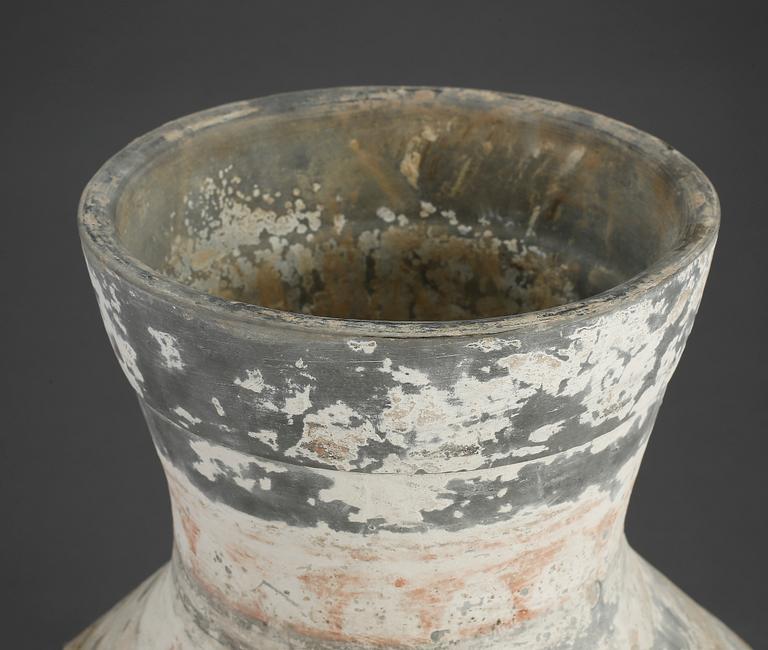 URNA, lergods, möjligen Handynastin, Kina.