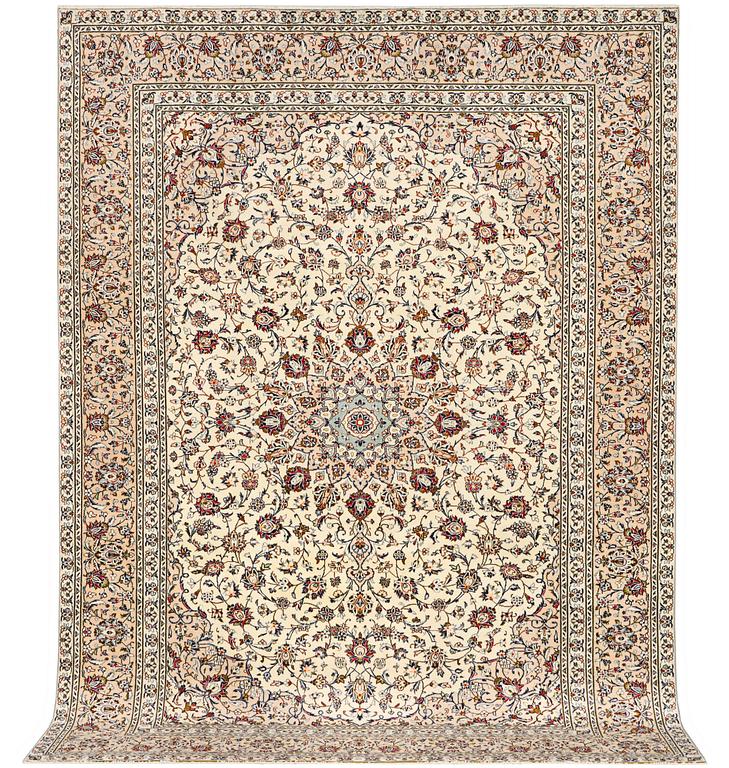 A Keshan carpet, c. 342 x 247 cm.
