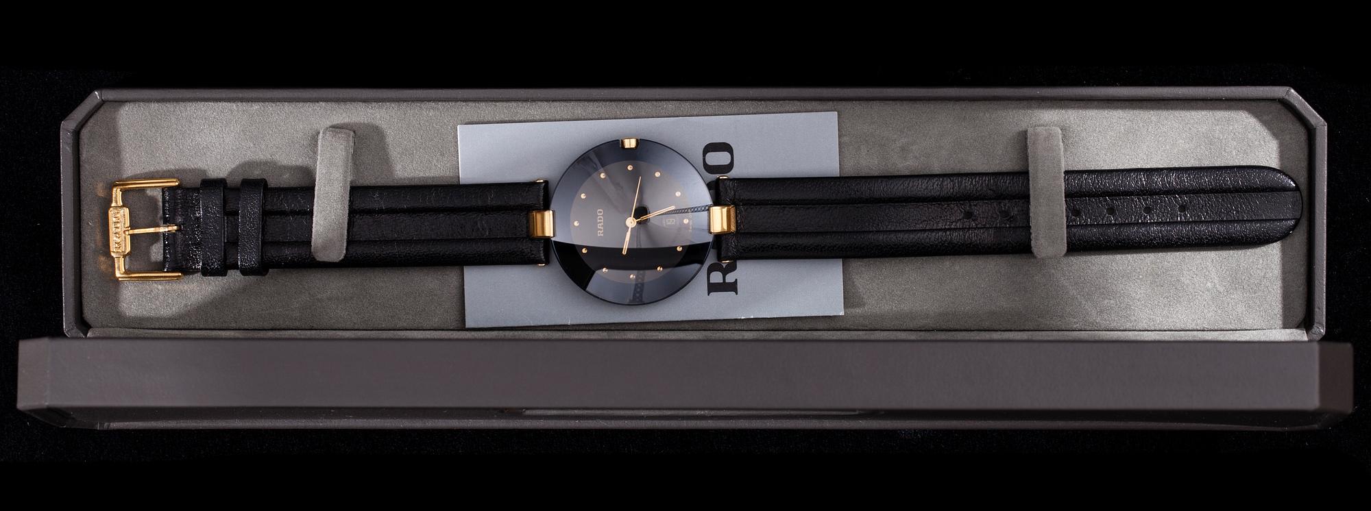 ARMBANDSUR, Rado, svart läderarmband, originaletui. Garantikort 1990.