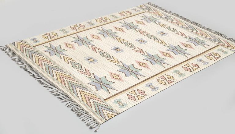 Märta Måås-Fjetterström, matta, "Vit botten", rölakan, ca 296,5 x 220,5-222,5 cm, signerad AB MMF.