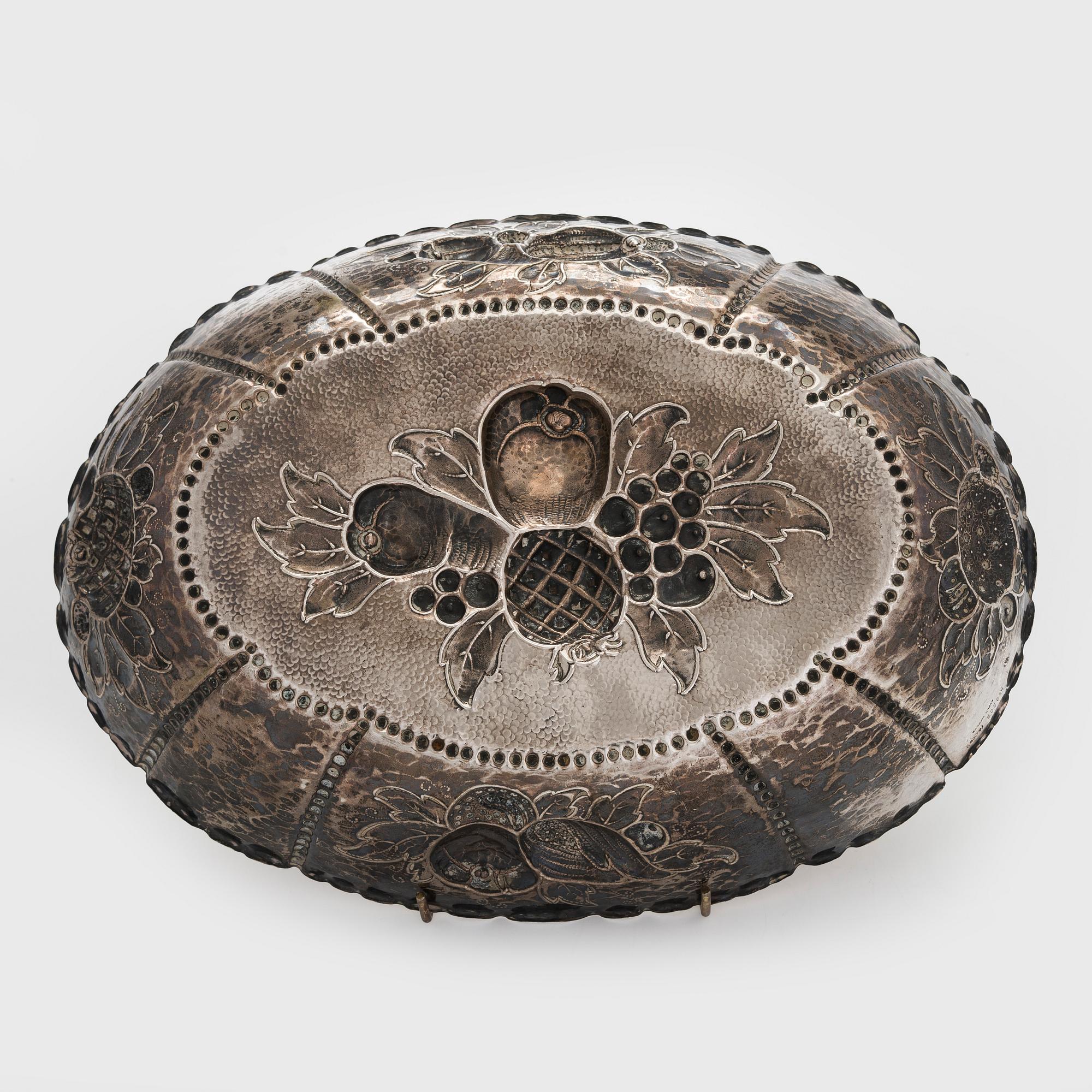 A silver fruit bowl, Eugen Marcus (retailer), Germany.