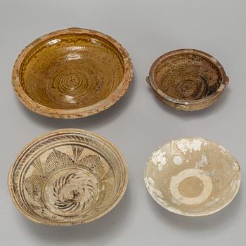 A group of four Southeast asian ceramics, including Vietnam, 17-19th century.