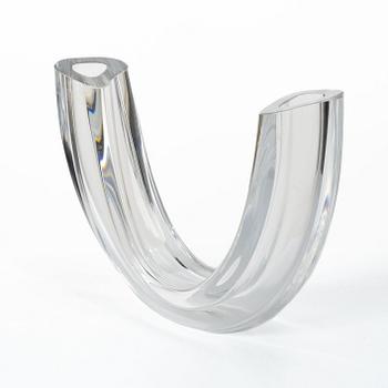 Göran Wärff, A vase / sculpture in clear glass. Signed.