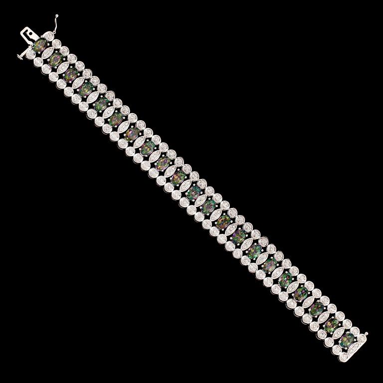 ARMBAND, sterlingsilver, vita och färgade topaser tot ca 25.00 ct.