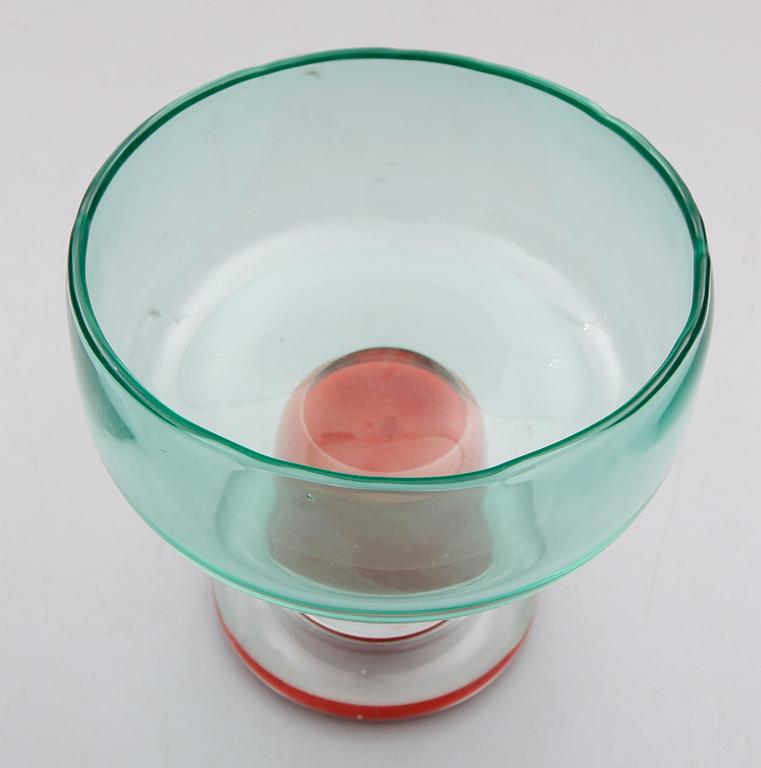 SKÅL PÅ FOT, glas, Erik Höglund, signerad.