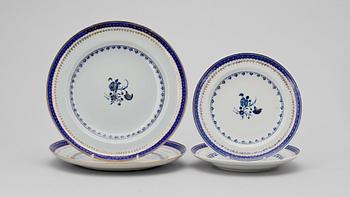 TALLRIKAR SAMT ASSIETTER, 2+2, kompaniporslin, Kina, tidigt 1800-tal.