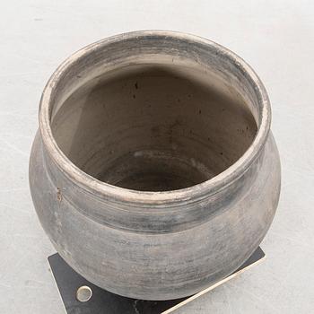 Trädgårds/ golvurna, keramik.