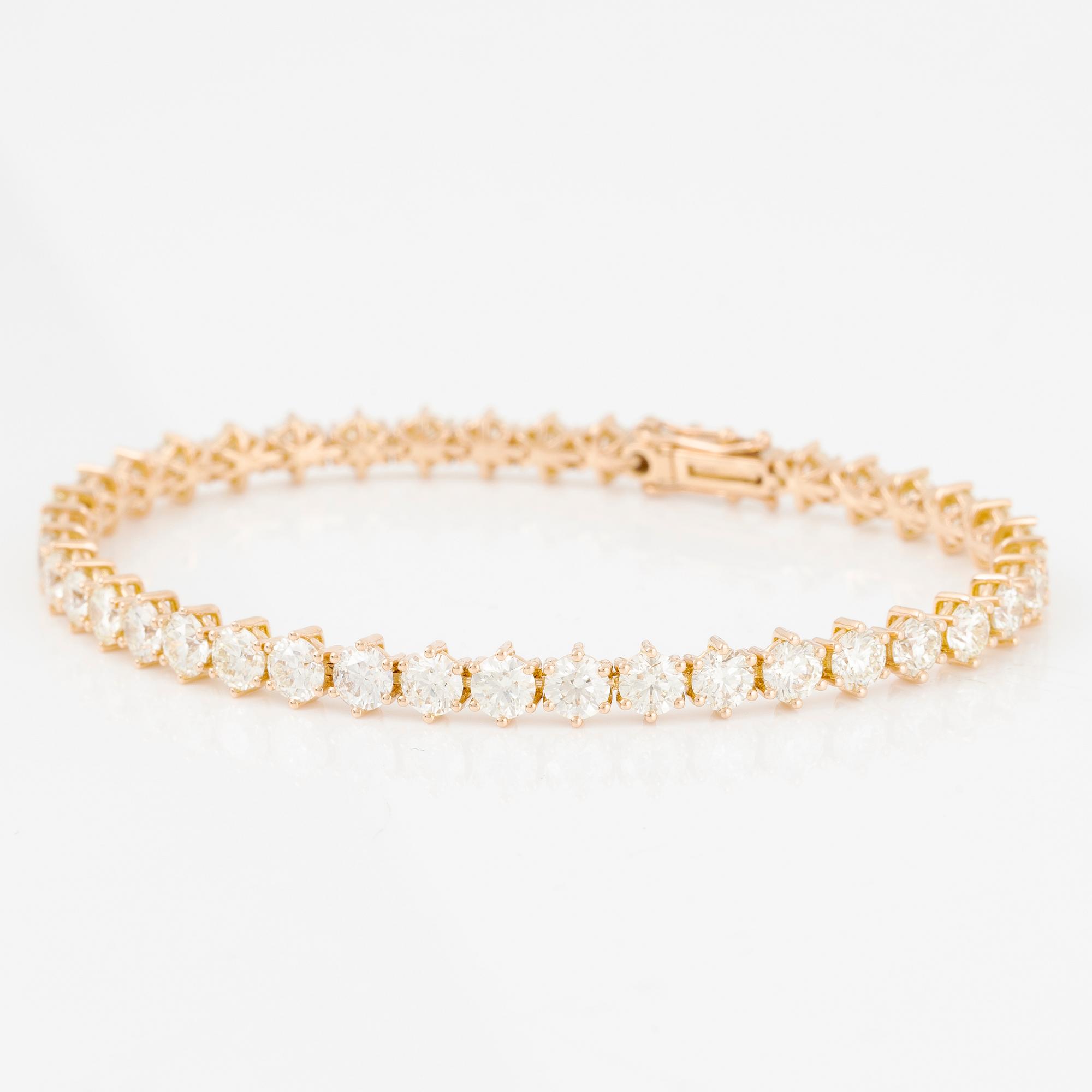 Tennis bracelet in 18K gold with brilliant-cut diamonds.