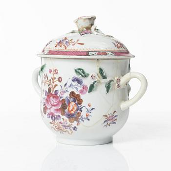 A Chinese famille rose ewer, a a cup with cover, a cup with saucer, a box and a censer, Qing dynasty, 18th and 19th cent.