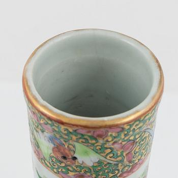 A Chinese Kanton 19th century porcelain vase.