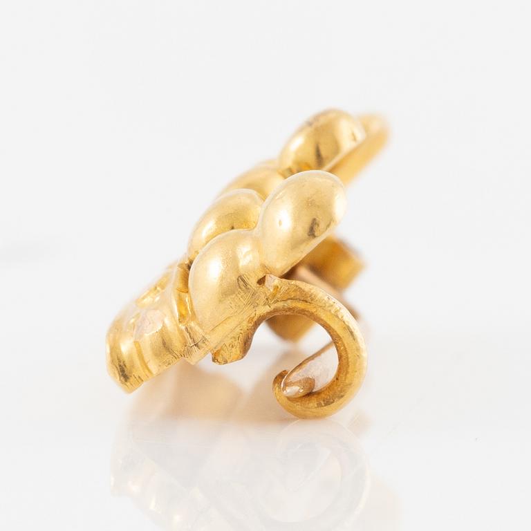 Brooch 18K gold.
