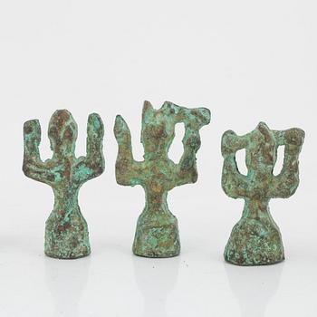 32 chess pieces, patinated bronze, second half of the 20th Century.