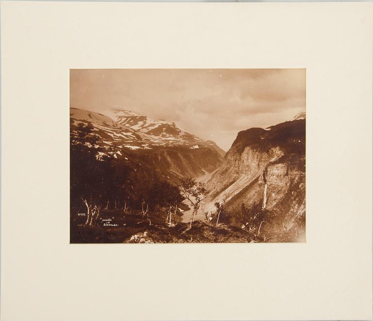 BORG MESCH, 5 stycken, fotografier, stämpelsignerade, daterade 1914/18/19.