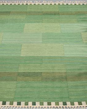 Marianne Richter, Matta, "Muren grön", rölakan, ca 250,5-254,5 x 172-173 cm, signerad AB MMF MR.