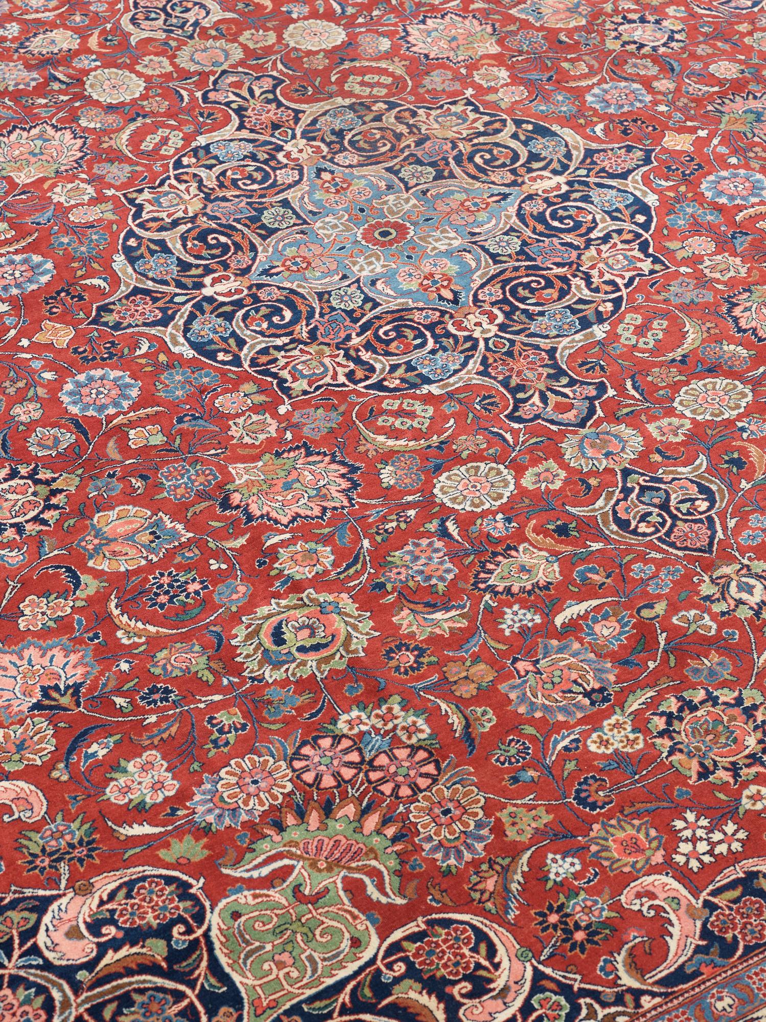 SEMI-ANTIQUE KASHAN. 394 x 309,5 cm.