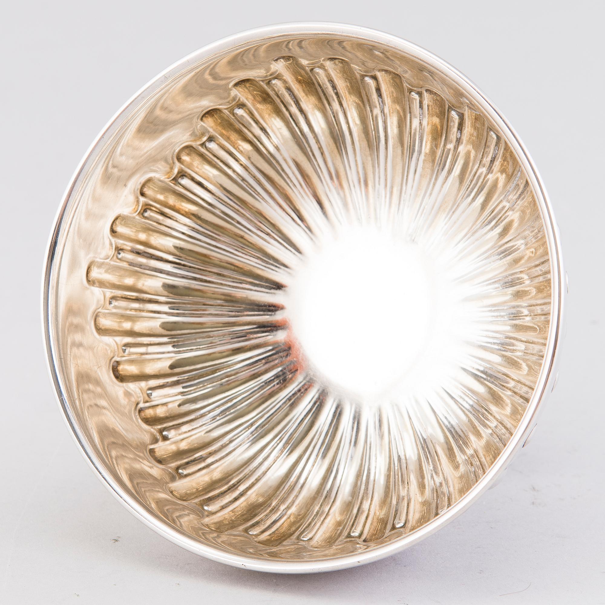 An English silver bowl, London 1901, Finnish import marks.