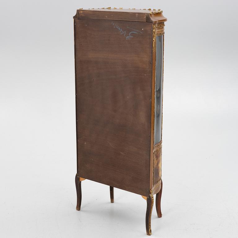 Vitrinskåp, Louis XV-stil, 1900-tal.