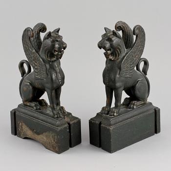 BOKSTÖD, ett par, mörkpatinerad metall, 1900-tal.