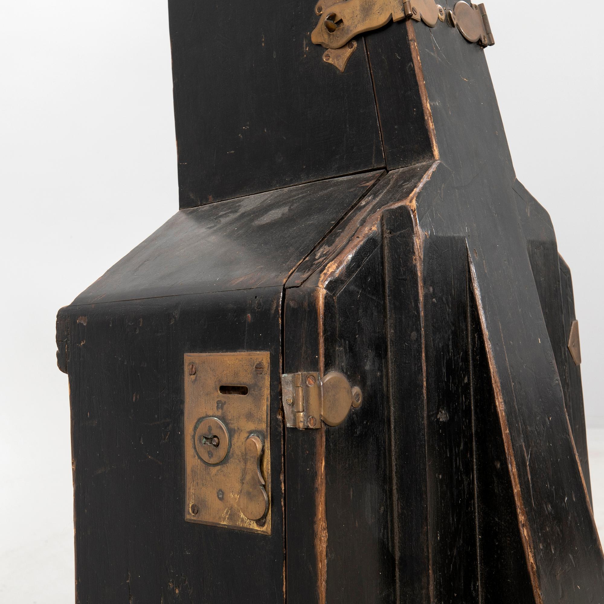 Cello case around 1900.