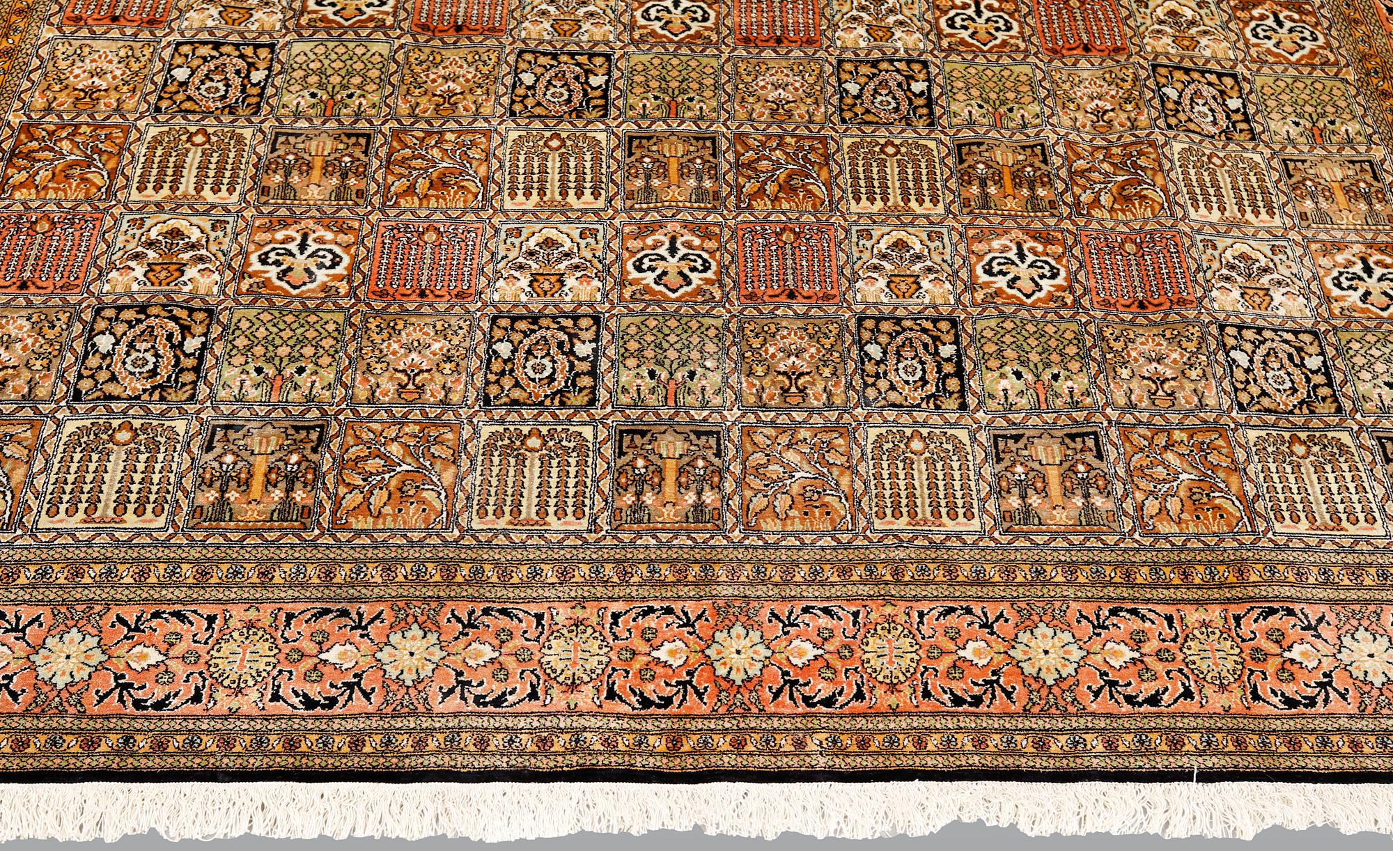 Matta, silke från Kashmir, ca 313 x 212 cm.